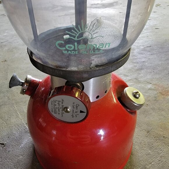 Coleman red 200 lantern - Picture 2 of 7